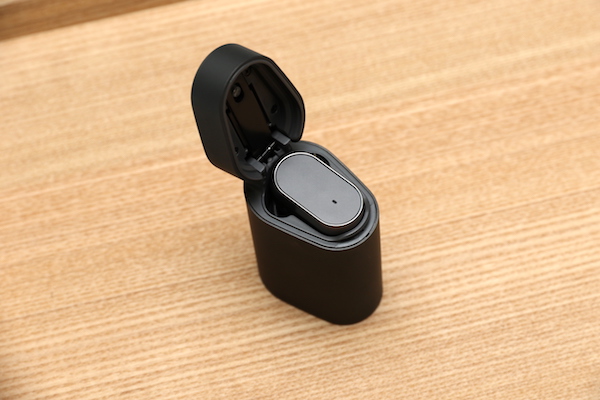 不用的時候可以將 Xperia Ear 收納其中,以免搞丟
