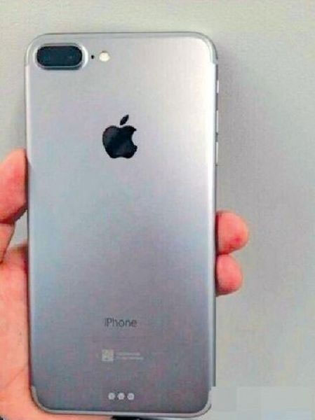 僅管 iPhone 7 傳聞會採用雙鏡頭相機,但目前曝光的手機諜照其真實性都無法確認(圖/pocketnow)