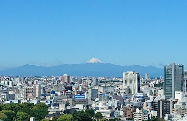 上圖放大中央部位的遠處富士山