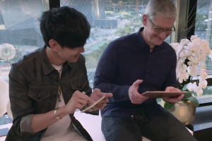 蘋果 iPhone 做了什麼？竟然讓 JJ林俊傑跟 Tim Cook 湊在一起玩！（內有影片）