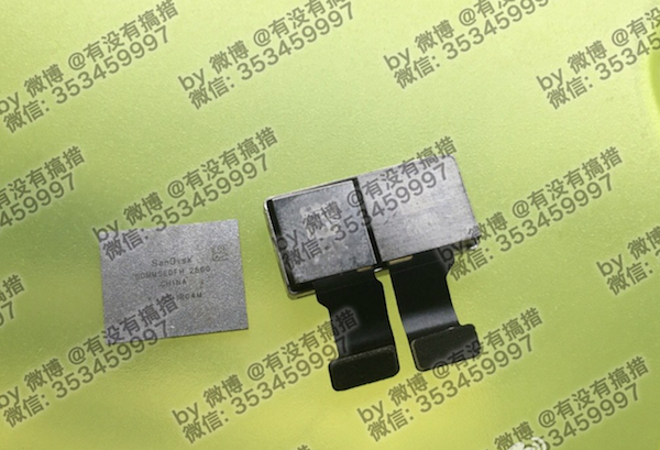 中國網友所曝光,據稱是 iPhone 7 的雙相機模組(右)與 Sandisk 出品的 256GB 快閃記憶體模組(右)(圖片來源/擷取自 Phone Arena 網站)