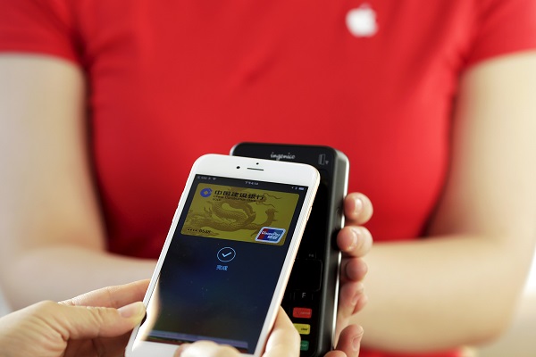 Apple Pay 是部分地區 iPhone 用戶最主要的行動支付方式(圖/路透社)
