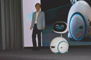 史上最幸運機器人!ASUS Zenbo 與蔡英文總統直接對話! 史上最幸運機器人!ASUS Zenbo 與蔡英文總統直接對話!