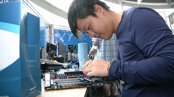 Computex 2016 會場上正在舉辦超頻大賽(圖/PC World)