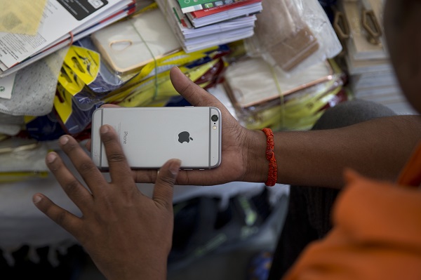 iPhone 用戶對於升級手機的期待似乎逐漸降低(圖/美聯社)