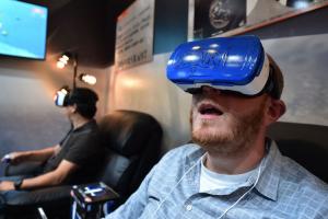 (內有影片)誰說 VR 不夯?首屆成人 VR 展因參觀人數太多被迫取消! (內有影片)誰說 VR 不夯?首屆成人 VR 展因參觀人數太多被迫取消!