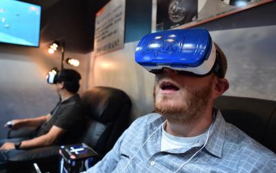 (內有影片)誰說 VR 不夯?首屆成人 VR 展因參觀人數太多被迫取消! (內有影片)誰說 VR 不夯?首屆成人 VR 展因參觀人數太多被迫取消!