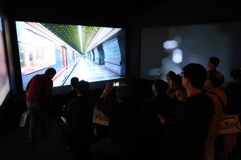 由 4 台 4K500ST 4K 投影機組合投射而成的 8K 投影畫面