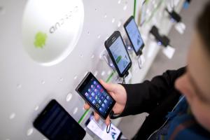 待機最久機種是它？ 2016 上半年手機續航力排行榜出爐！