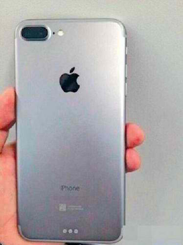 先前所流出的雙鏡頭 iPhone 機身背面圖片(圖片來源/擷取自 TechRadar 網站)