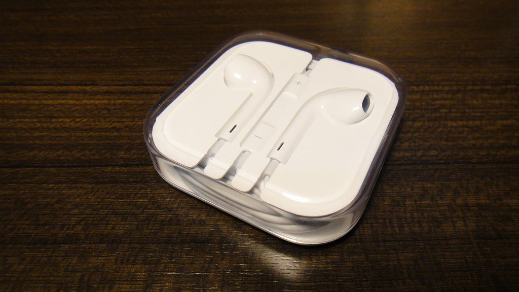 Apple 可能會採用 iPhone 7 配件包含 Lightning 轉 3.5mm 轉接器的方案(圖/PhotoPin)