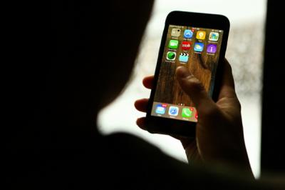 iPhone 7 玫瑰金長這樣？竟然還能跑 Android 系統！
