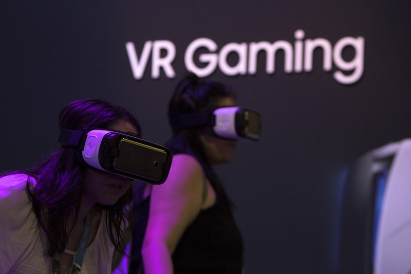 目前 VR 內容大部分還是來自於遊戲產業(圖片來源/彭博)