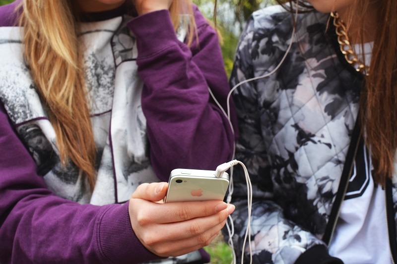 串流音樂已經是 Apple 和 Spotify 競爭激烈的市場(圖/static.pexels.com)