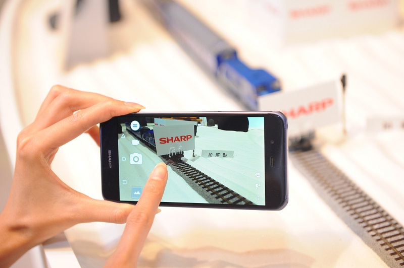 Sharp Aquos P1 擁有 0.02 秒極速對焦(圖/康法科技)