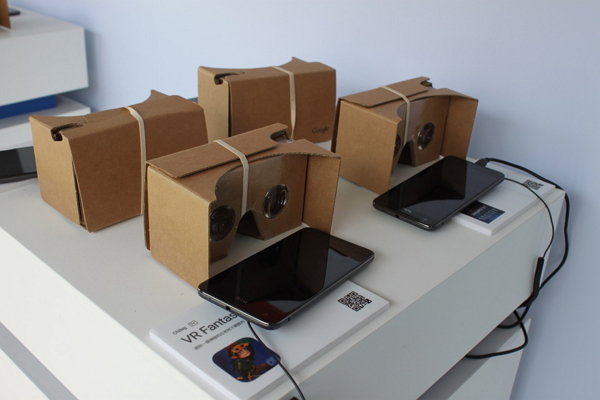 VR Cardboard 也是這次 Google Play 行動嘉年華介紹的重點之一(記者劉季清攝)