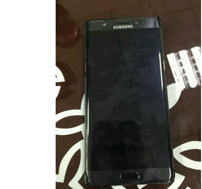網路上傳出的 Galaxy Note 7 正面實機照片,除了採用無邊框設計外,還加入了 2.5D 的弧形設計(圖片來源/擷取自 SlashGear 網站)