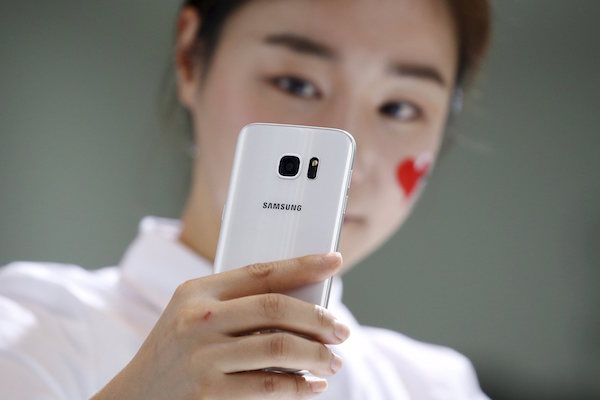 Galaxy S7 在全球都有不錯的銷售表現(圖片來源/路透)