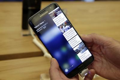 Apple 慌了?Galaxy S7 銷量甩開 iPhone 6s! Apple 慌了?Galaxy S7 銷量甩開 iPhone 6s!