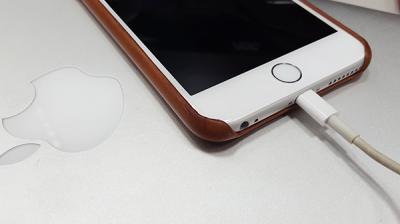 手機用一下就沒電?因為充電時你也犯了這 4 大錯誤! 手機用一下就沒電?因為充電時你也犯了這 4 大錯誤!