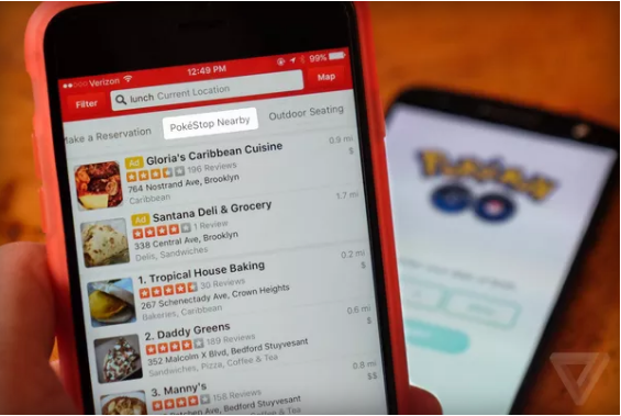 全美最大的評價網站 Yelp 推出的新功能,可以查找附近有神奇寶貝的餐廳(圖/The Verge)