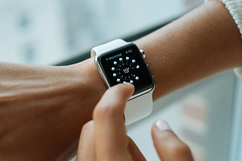 Apple Watch 由於太久沒有推出新品,目前銷量已經大幅下滑(圖/pixabay)