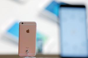 學不會左右互搏？Apple 在中國銷售慘遭夾擊！