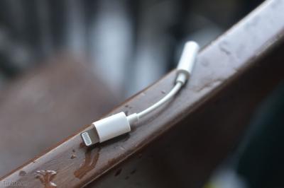 這就是 Apple 的解決之道?iPhone 7 耳機轉接器曝光! 這就是 Apple 的解決之道?iPhone 7 耳機轉接器曝光!