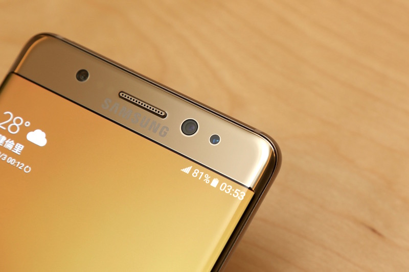 Note 7 的前置相機則是採用自家感光元件,等效焦距為 21mm 廣角鏡頭,並且同樣是 F1.7 大光圈