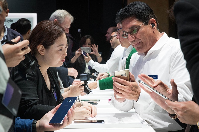 Galaxy Note 7 將私密資料的保護整合虹膜辨識(圖/法新社)