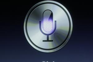 iPhone Siri 的秘密功能！叫「爸爸」就能幫你打電話