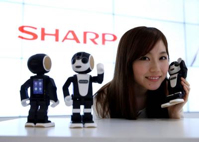 機器人手機要登台了?Sharp Robohon 明起在電信門市搶先看! 機器人手機要登台了?Sharp Robohon 明起在電信門市搶先看!