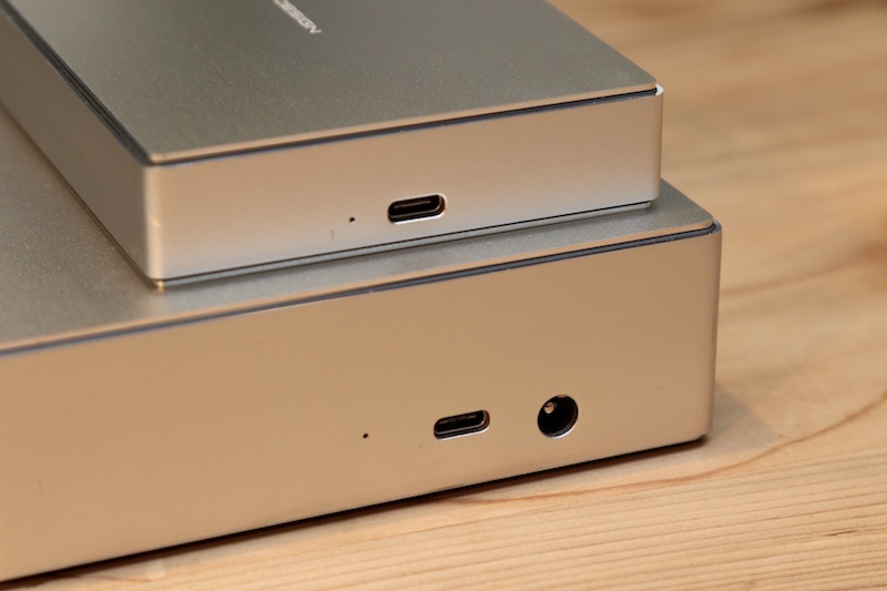 傳輸介面採用 USB Type-C 介面,下方的大型硬碟款式提供外接硬碟以及 USB Type-C 供電功能