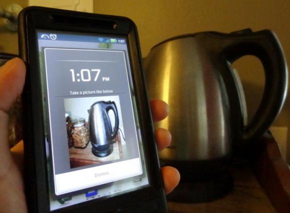 Sleep If U Can 鬧鐘要用戶拍到指定的物品才會停止鬧鈴（圖片來源／Sleep If U Can）