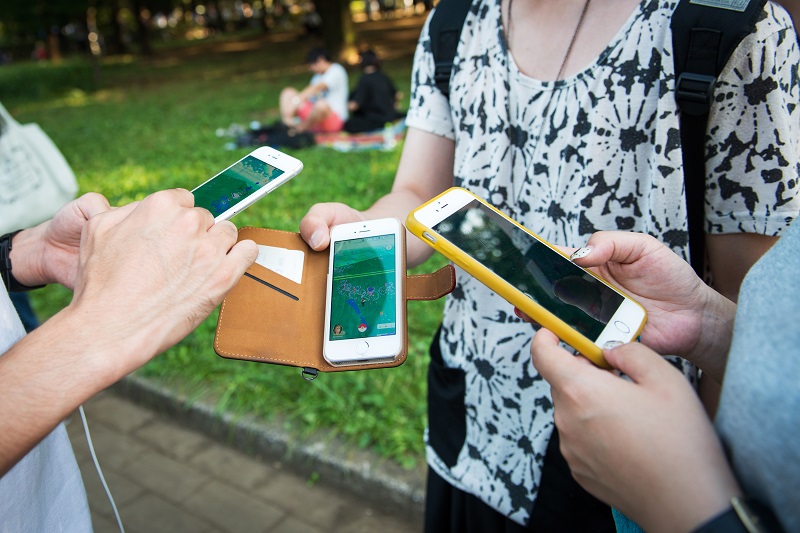 預期《Pokémon Go》未來將開放玩家間的對戰系統(圖/彭博社)