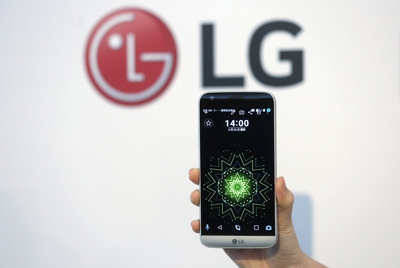 LG G5 的銷量下滑，已經導致 LG 公司被迫進行部門重組（圖／路透社）