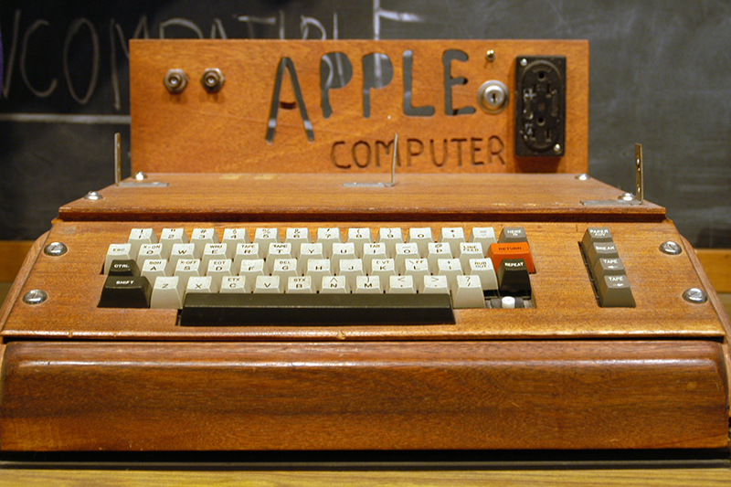 第一代純手工製造的 Apple I(圖片來源/維基百科)