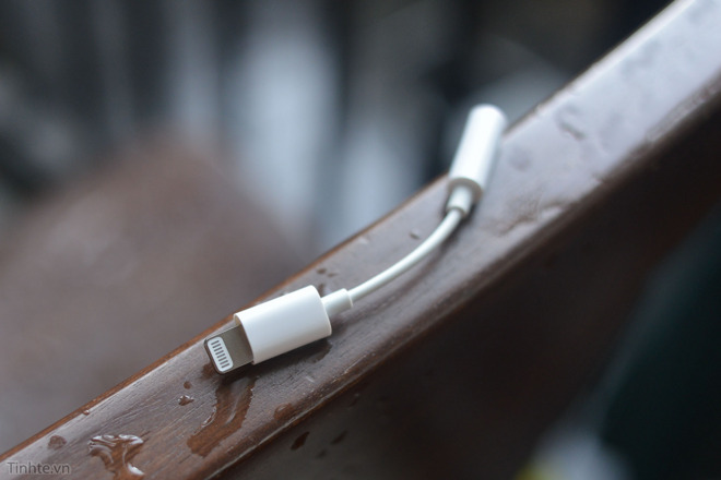 疑似 Apple 為 iPhone 7 打造的耳機轉接器(圖/Tingth.vm)