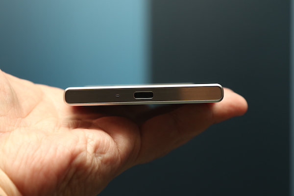 Sony Xperia XZ 採用 USB-C TYPE 連接口(記者陳宜豐攝影)