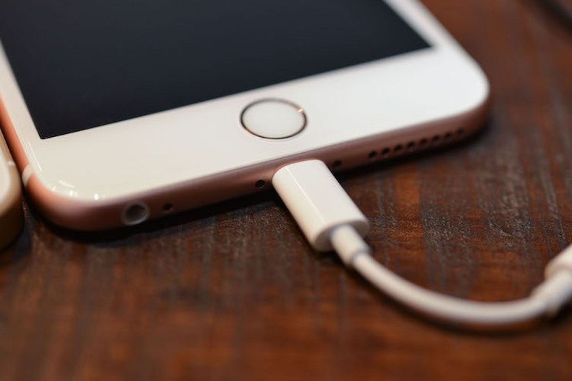 今年 iPhone 7 確定不會再有 3.5mm 耳機孔。(圖片來源/BGR)