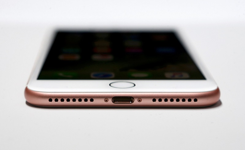 iPhone 7 目前效能已經超越各家 Android 手機(圖/路透社)