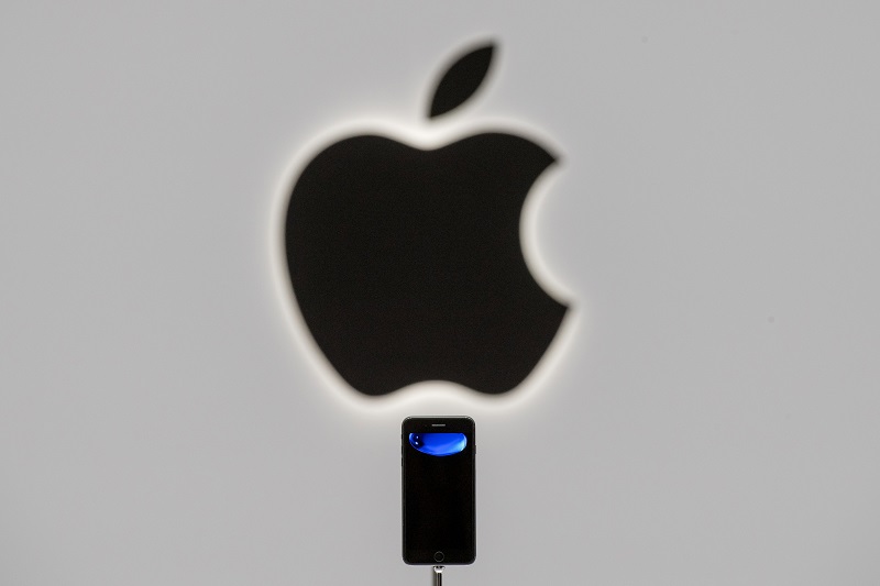 消息指出 Apple 確實在 iPhone 7 中加入了 Intel 晶片(圖/彭博社)