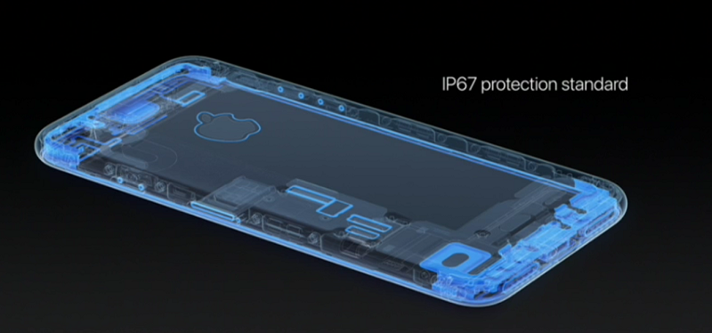 iPhone 7 宣稱有 IP67 防塵防水規格，但手機進水不保固（圖／Apple）