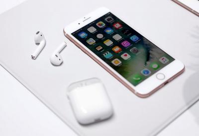 該升級到 iPhone 7 嗎?先看舊款 iPhone 優缺點比較! 該升級到 iPhone 7 嗎?先看舊款 iPhone 優缺點比較!