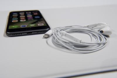 iPhone 7 音質如何?外媒:改用 Lightning 還是一樣爛! iPhone 7 音質如何?外媒:改用 Lightning 還是一樣爛!