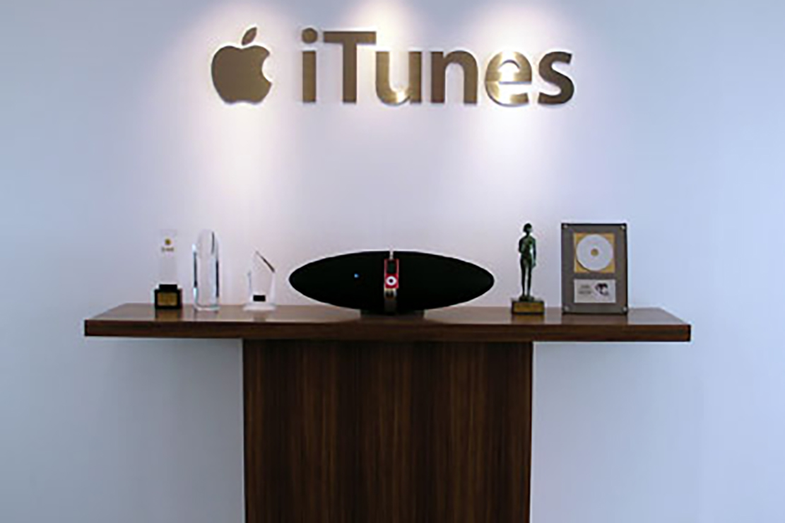 iTunes 株式会社為 Apple 於日本負責 iTunes 商店營運項目的子公司,該公司成立於 2005 年並負責日本國內 iTunes 的音樂相關業務,從成立至 2015 年共獲利達 1522 億日圓。(圖片來源/macotakara)