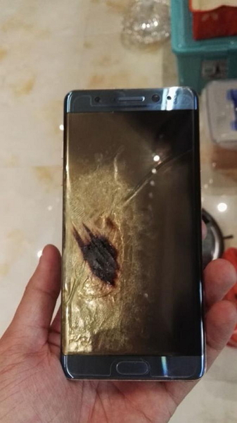 中國版 Galaxy Note 7 傳出爆炸(圖/微博)