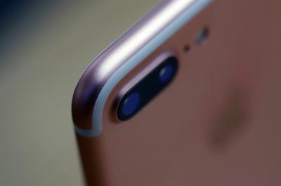 iPhone 7 Plus 景深效果真的狂?對決單眼相機結果... iPhone 7 Plus 景深效果真的狂?對決單眼相機結果...