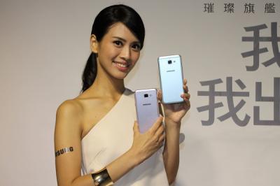 中階價格旗艦規格!三星全新 Galaxy A8 閃耀登場! 中階價格旗艦規格!三星全新 Galaxy A8 閃耀登場!