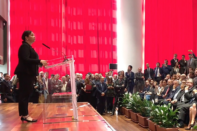 Apple 的環境、社會政策的副總裁 Lisa Jackson 表示：這所歐洲第一間 Apple 認證的開發學院，能推進該地區的學生與教師投入，並推進該地區的工作機會，讓受訓者能在此大放異彩。（圖片來源／Apple Insider）